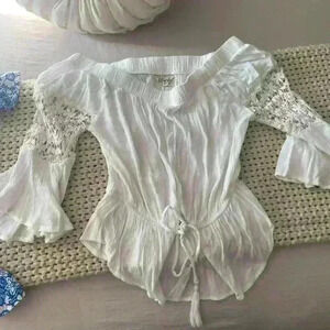 Hint of Blush Women’s M white off the shoulder peplum top embroidered sleeves